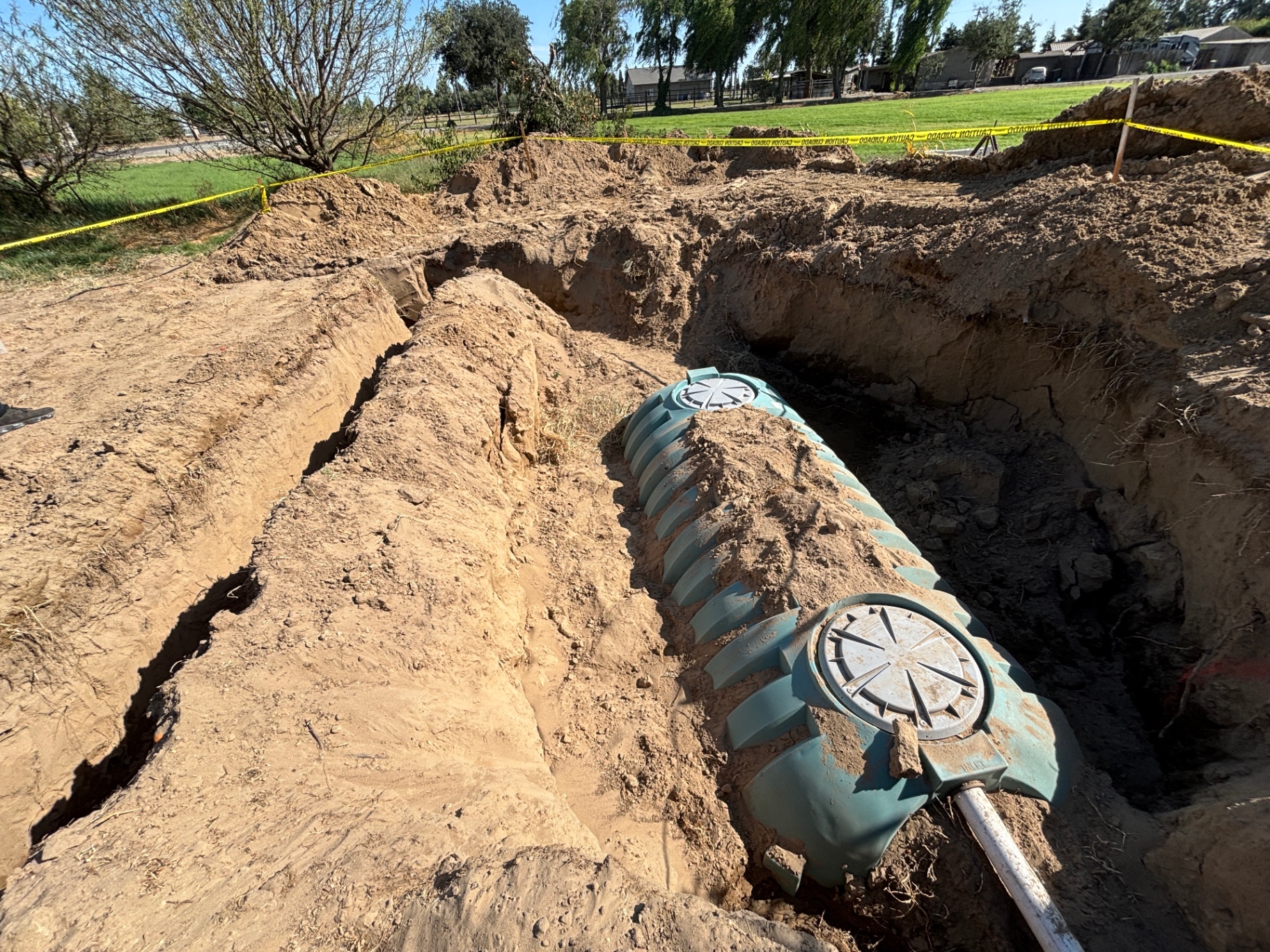 Septic tank set and aligned